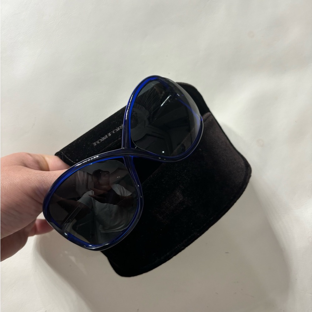 Tom Ford Royal blue Miranda sunglasses. Like new. Worn once. In good condition.